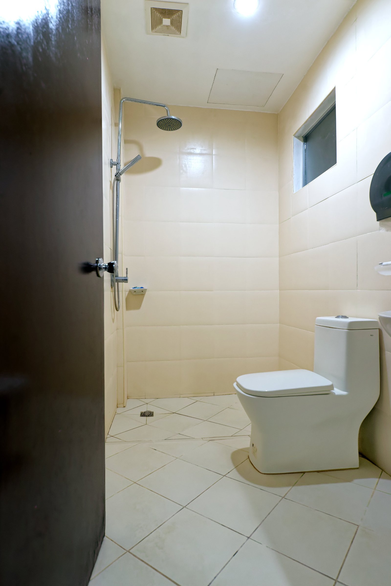 Room 308 Bathroom1